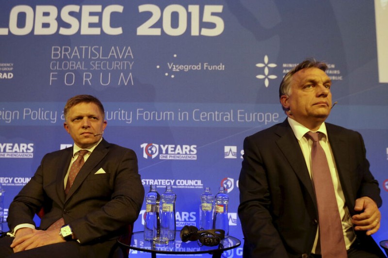 Орбан: Фицо находится между жизнью и смертью
 