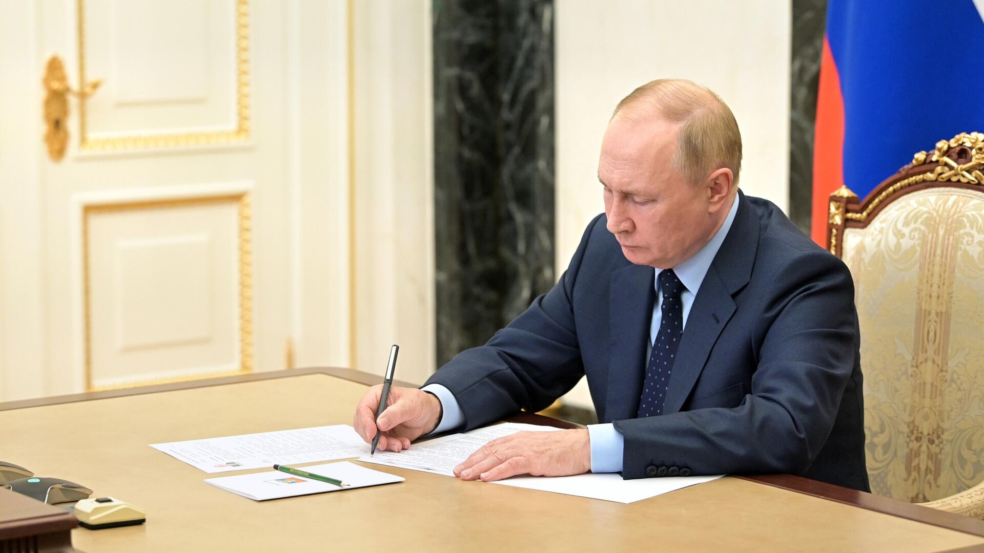 Путин освободил от должности замминистра обороны
 