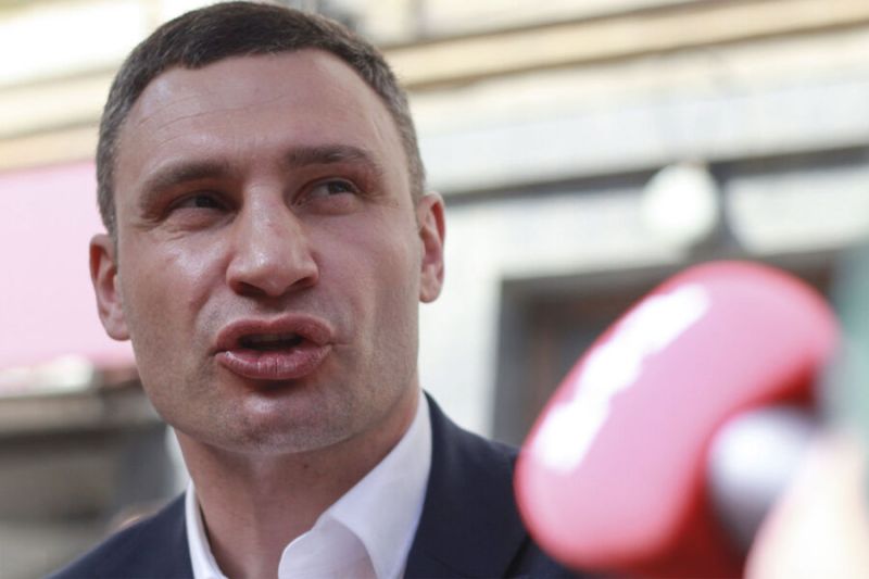Кличко признал, что Украине придется отказаться от территорий
 