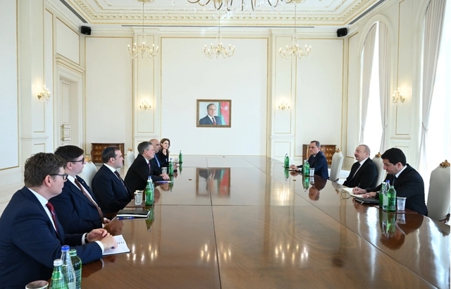 Президент Азербайджана принял члена комитета Сената США по внешним отношениям - ФОТО
 