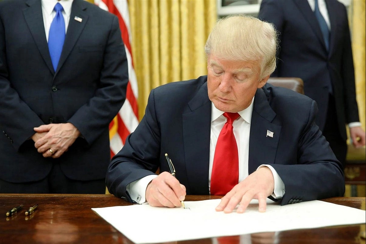Дональд Трамп продлил действие американских санкций в отношении Беларуси
 