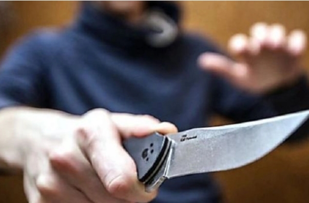 В Шарурском районе 16-летний подросток ранил ножом своего знакомого
 