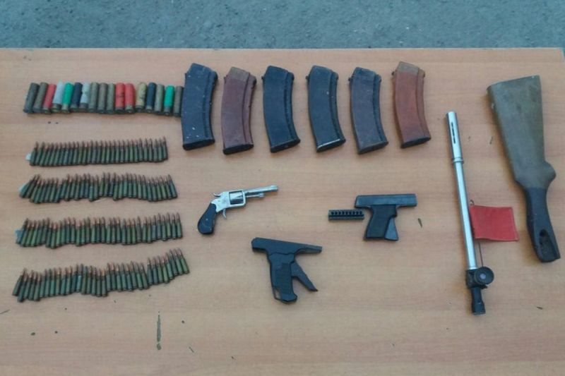 В Баку обнаружены оружие и боеприпасы 
 