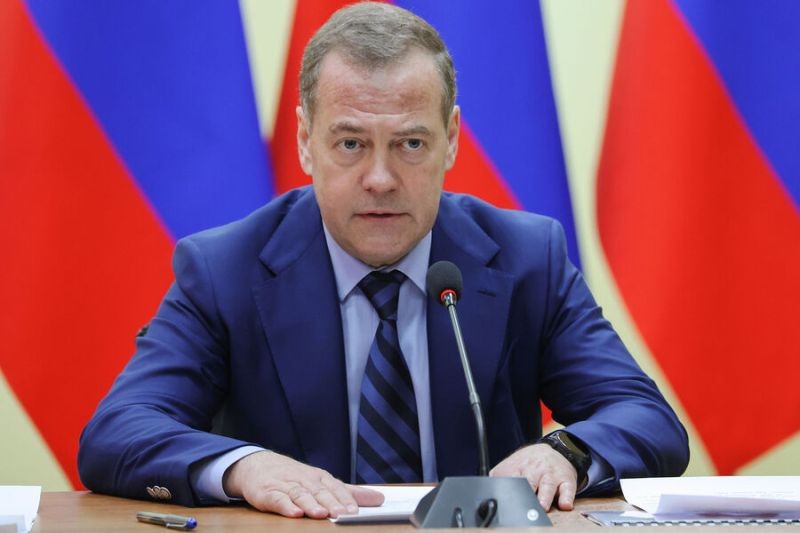 Медведев заявил о зомби в «Большой семерке»
 