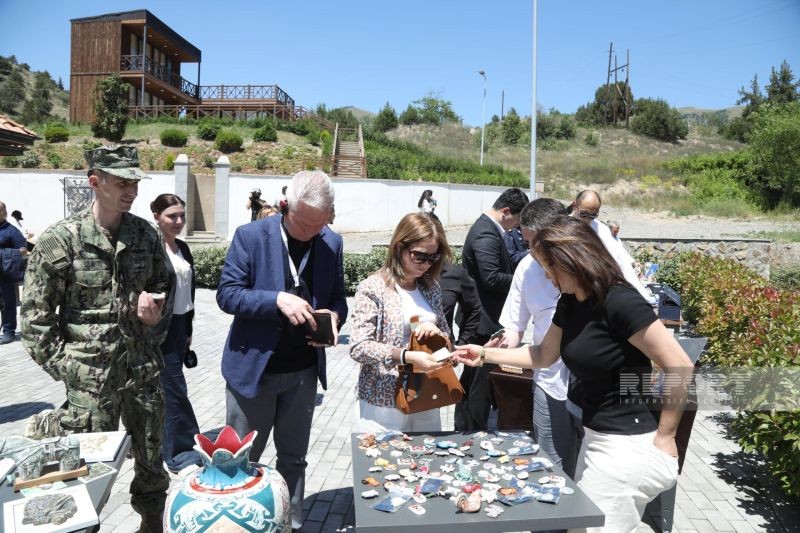 Дипломаты и военные атташе посетили творческий центр Gilabi Ceramics в Лачыне - ФОТО
 
