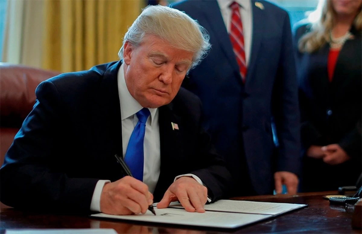 Дональд Трамп подписал указ об отмене санкций против Сирии
 