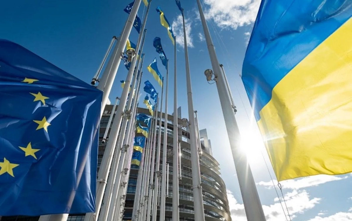 Евросоюз запланировал 100 млрд евро на поддержку Украины
 