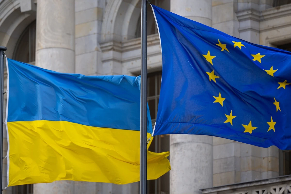 Евросоюз приостановил финансовую помощь Украине
 