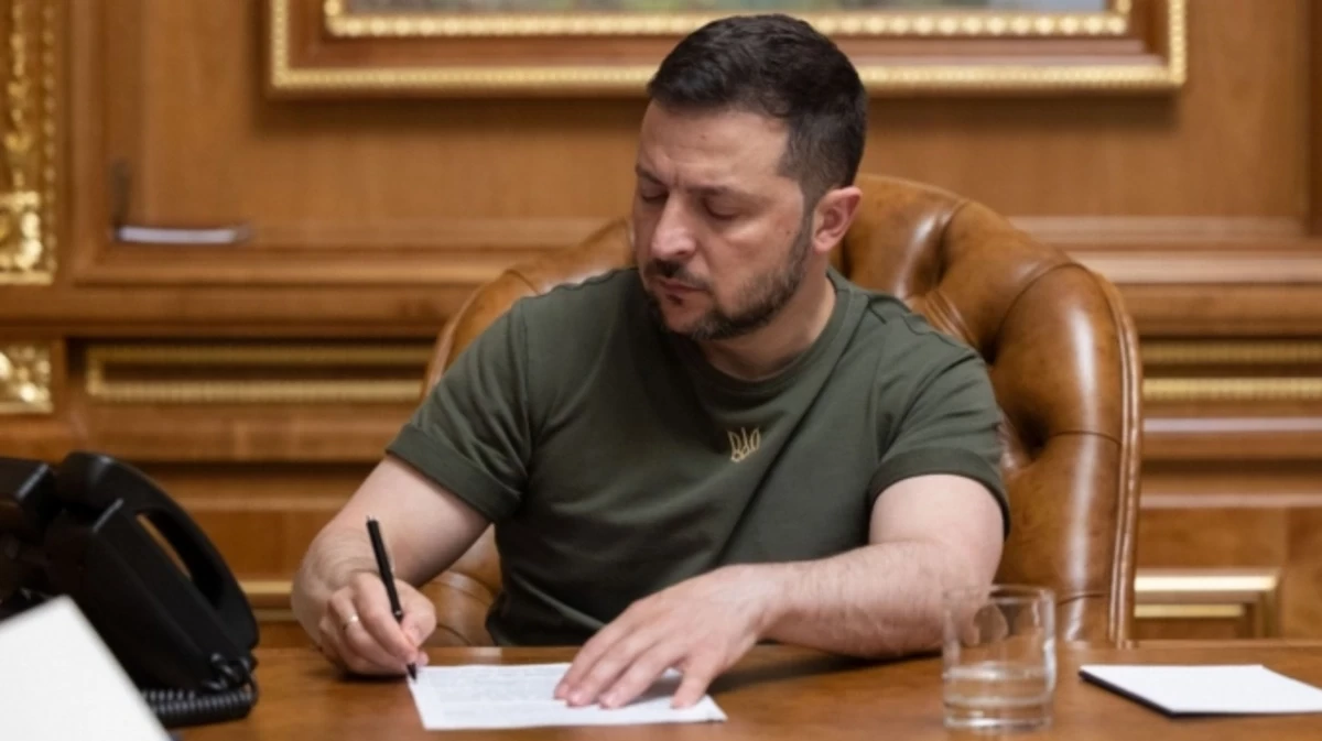 Зеленский подписал закон, допускающий к службе по контракту людей старше 60 лет
 