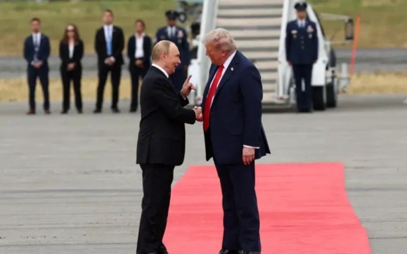 Трамп аплодисментами поприветствовал Путина-ВИДЕО
 