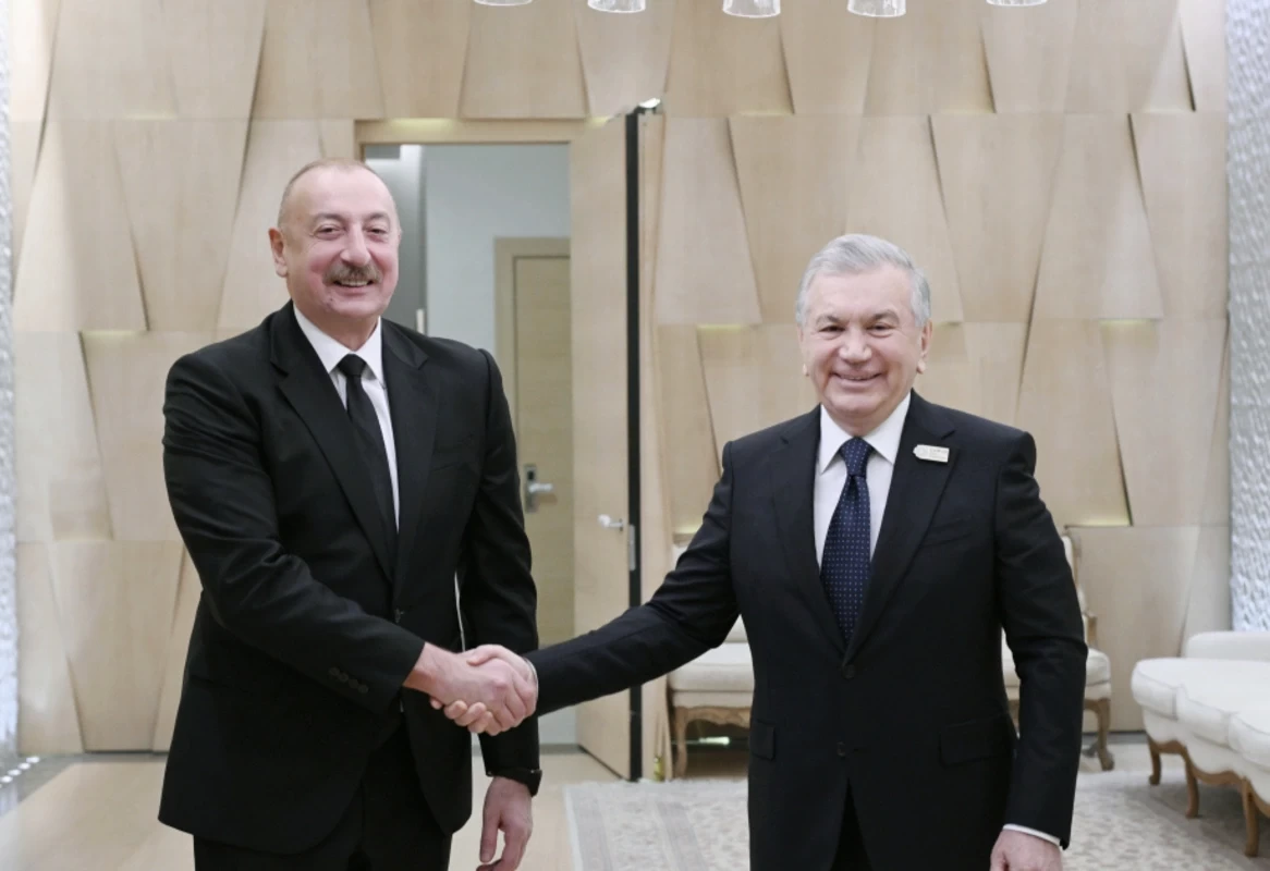 Мирзиёев: Азербайджан выступает стратегическим мостом между Центральной Азией и Европой
 