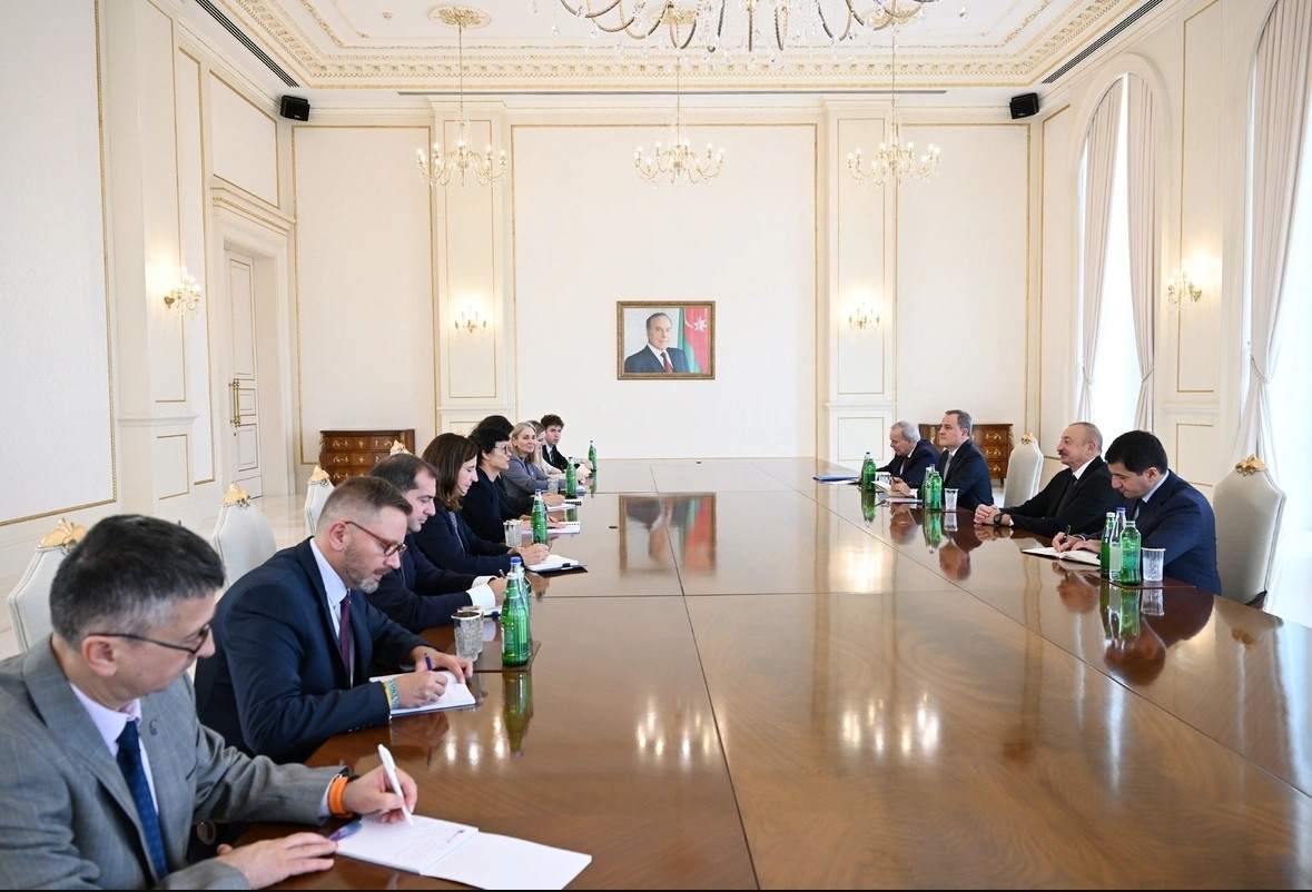 Президент Азербайджана принял комиссара ЕС по вопросам расширения
 
