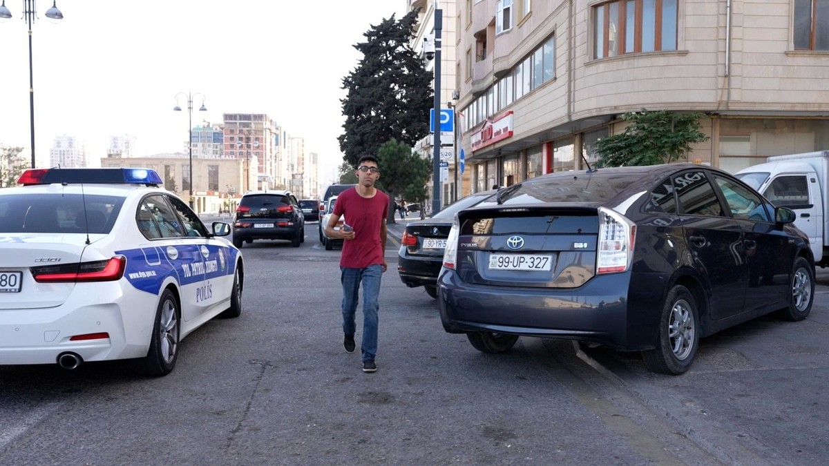 МВД обратилось к водителям, паркующим автомобили на тротуарах
 