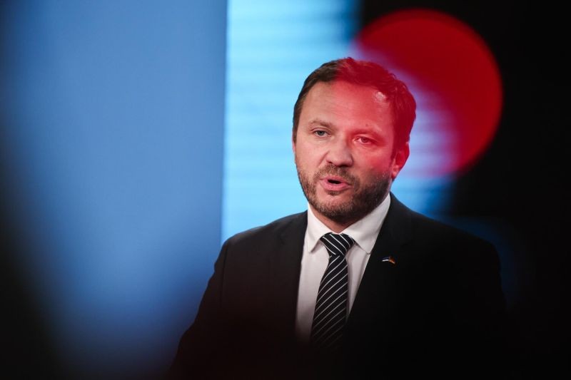 Глава МИД Эстонии отверг «насильственное» изменение границ Украины 
 