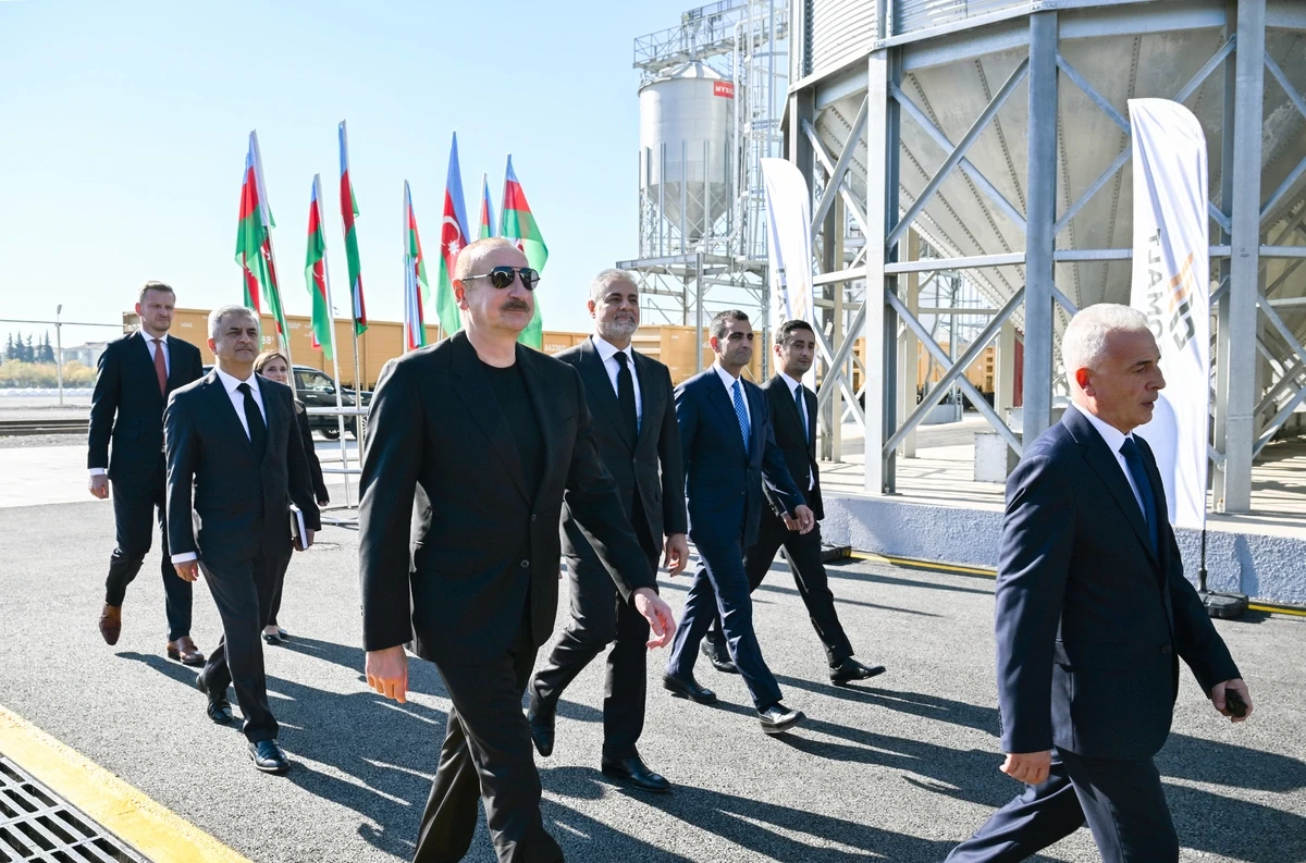 Президент принял участие в открытии в Имишли предприятия по переработке ячменя - ФОТО