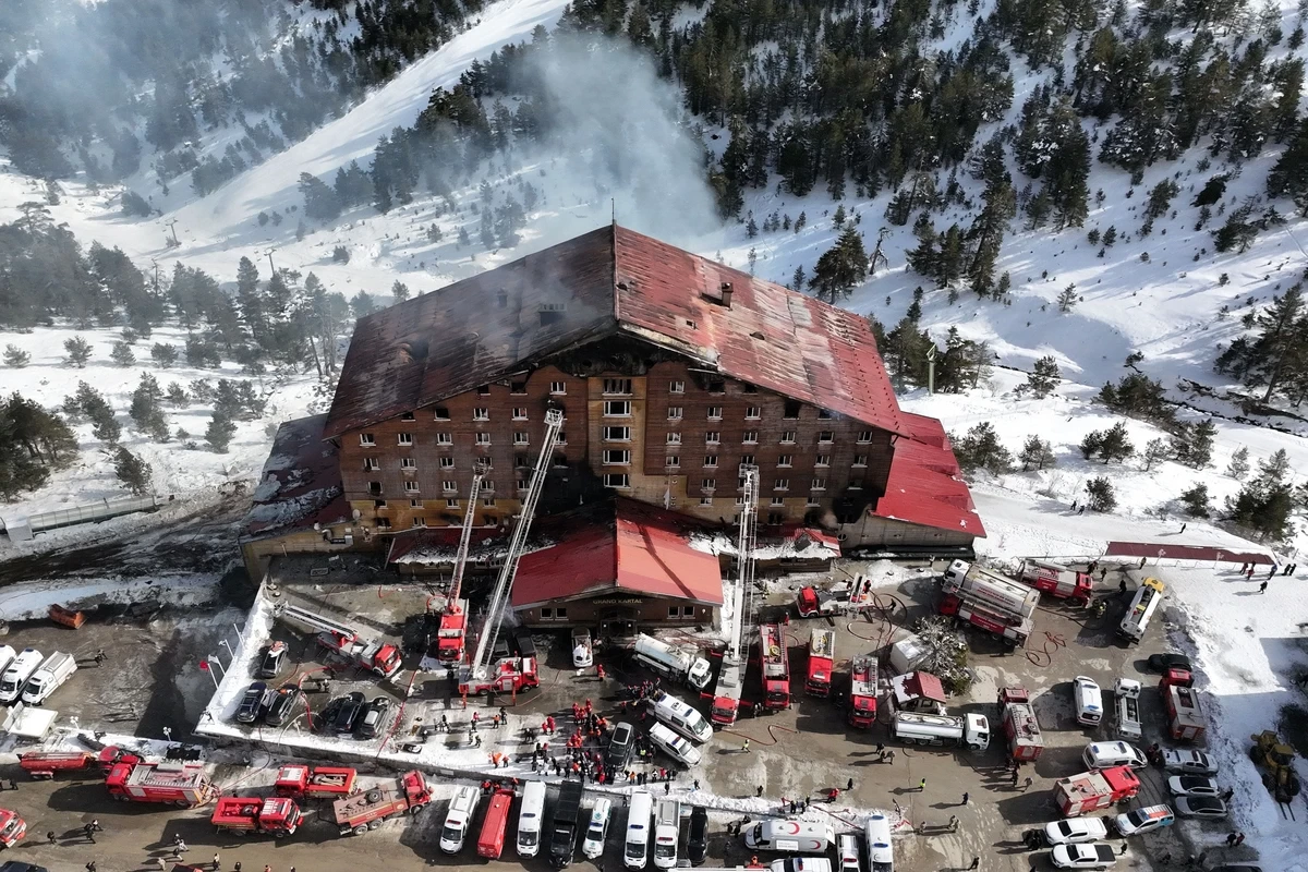 В Турции 11 человек приговорены к пожизненному заключению за пожар в отеле