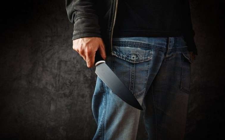 В Шеки школьник ранил одноклассника из-за девушки
 