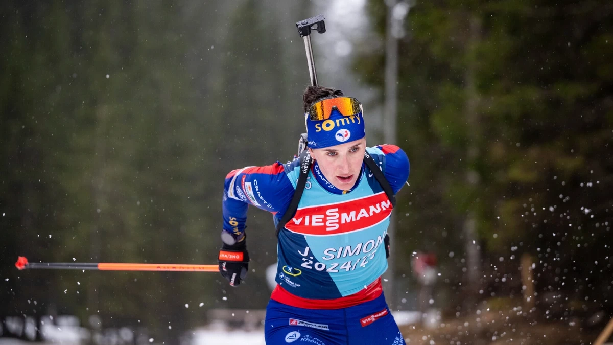 Осужденная за кражу банковских карт чемпионка мира отстранена на месяц
 
