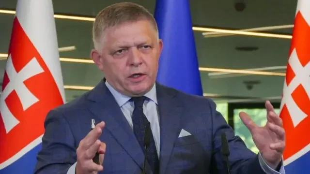 Фицо сообщил о возможных мерах ЕС против Словакии за изменение конституции  
 