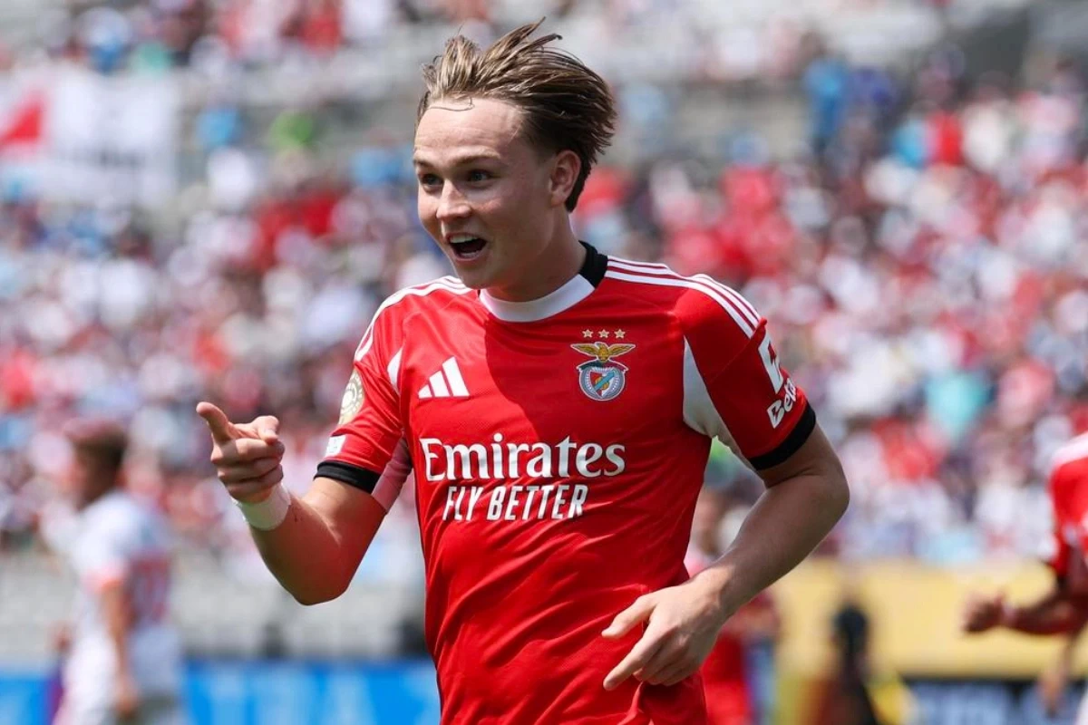 Футболист "Бенфики" предстанет перед судом за распространение порнографии
 