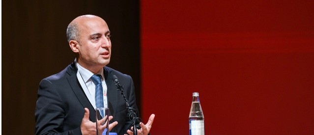 Эмин Амруллаев: В ближайшие годы число поступающих в БГУ, ADNSU и АТУ будет сокращено
 