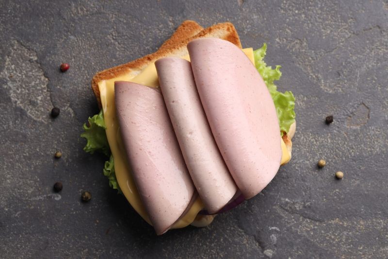 Врач описала идеальный завтрак и обед для человека с больной печенью
 