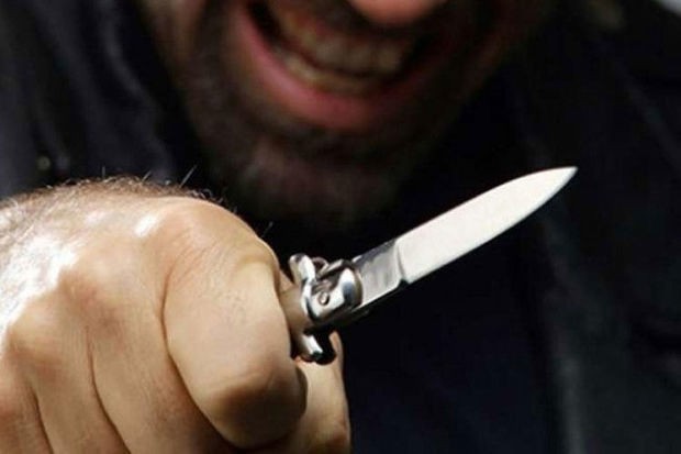 В Гяндже 40-летнего мужчину на улице ранили ножом
 