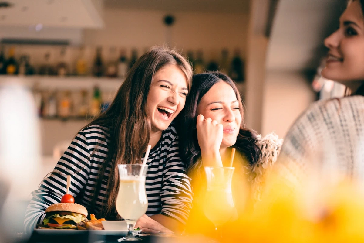 Стало известно, почему люди чувствуют одиночество даже при наличии друзей
 
