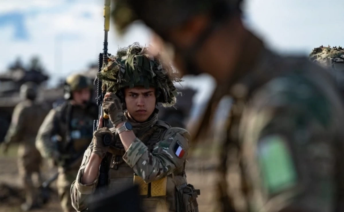 Макрон объявил о введении во Франции добровольной военной службы
 