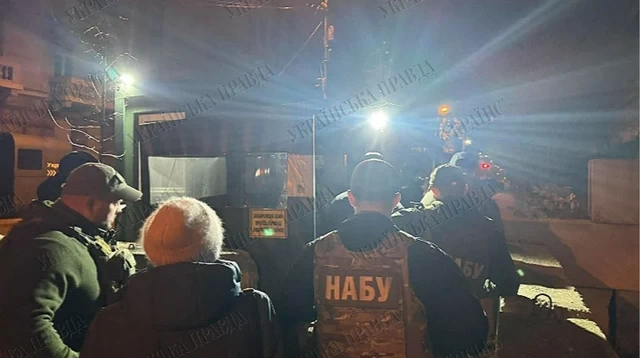 Правоохранители проводят обыски у руководителя Офиса президента Украины Андрея Ермака
 