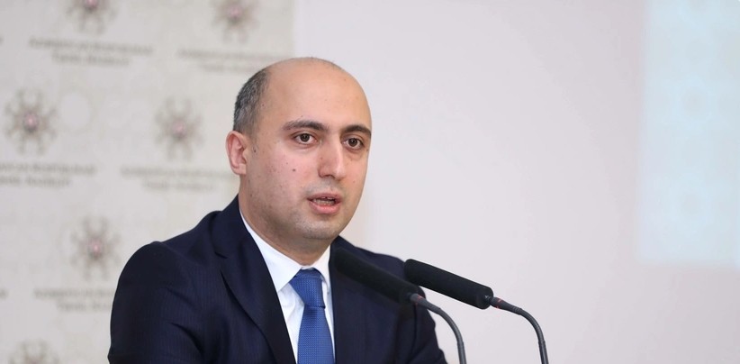 Эмин Амруллаев: Азербайджан и Китай реализуют проект по цифровизации школ в Нахчыване
 