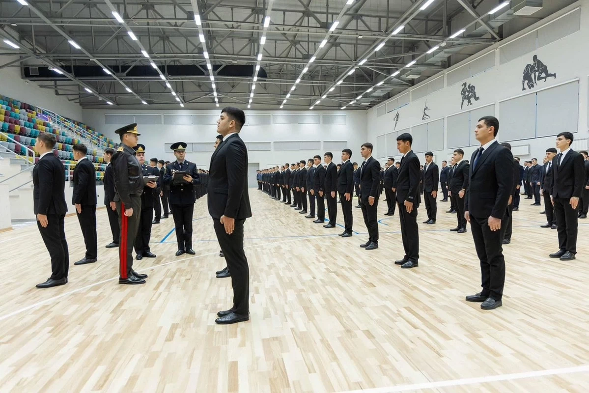 Вилаят Эйвазов принял граждан и проверил подготовку будущих сотрудников полиции и Внутренних войск в Гяндже
 