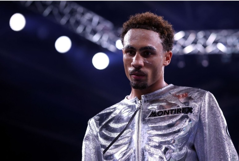 Британский боксер сообщил о краже из своего дома после победного боя
 