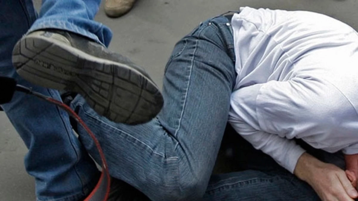 В Нефтчале сын избил 70-летнего отца
 