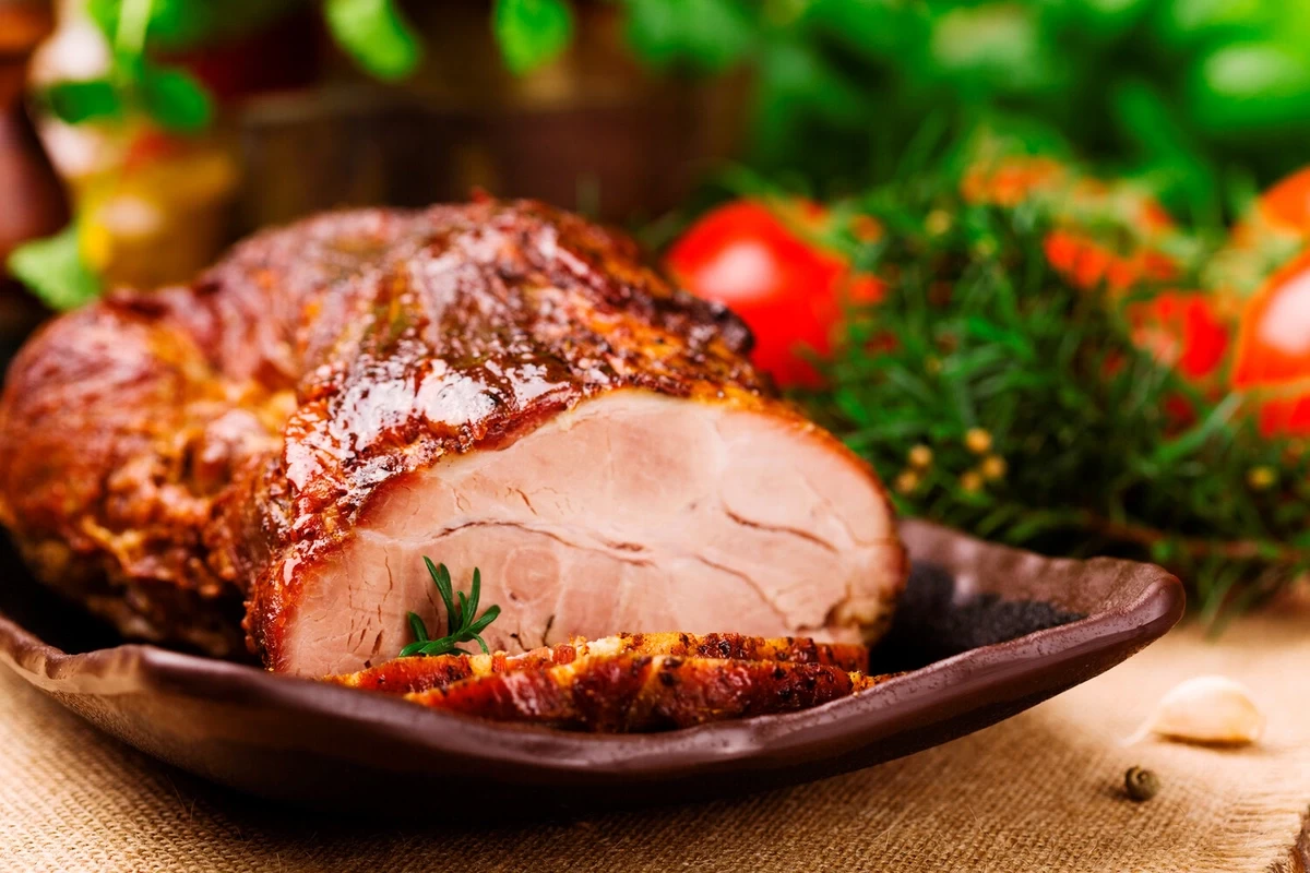 Нутрициолог рассказала, можно ли есть мясо на завтрак
 