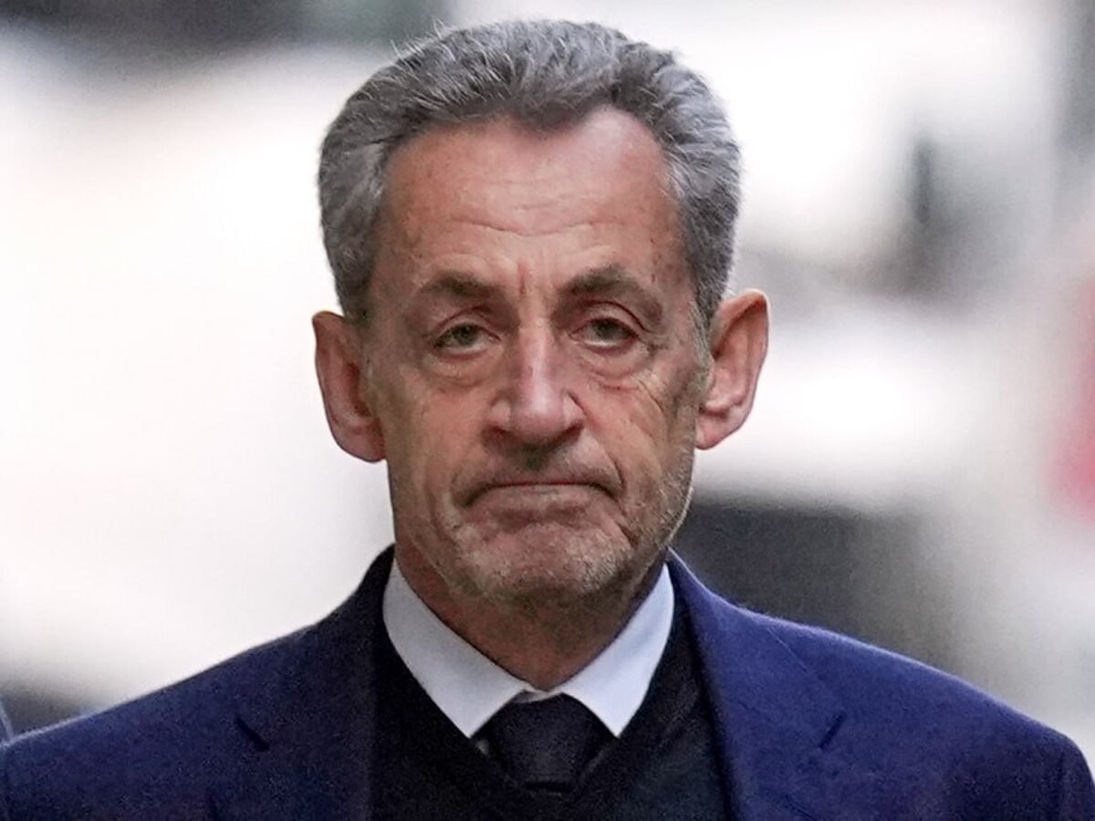 Politico: Саркози пожаловался на "устроивших ад" соседей по тюрьме
 