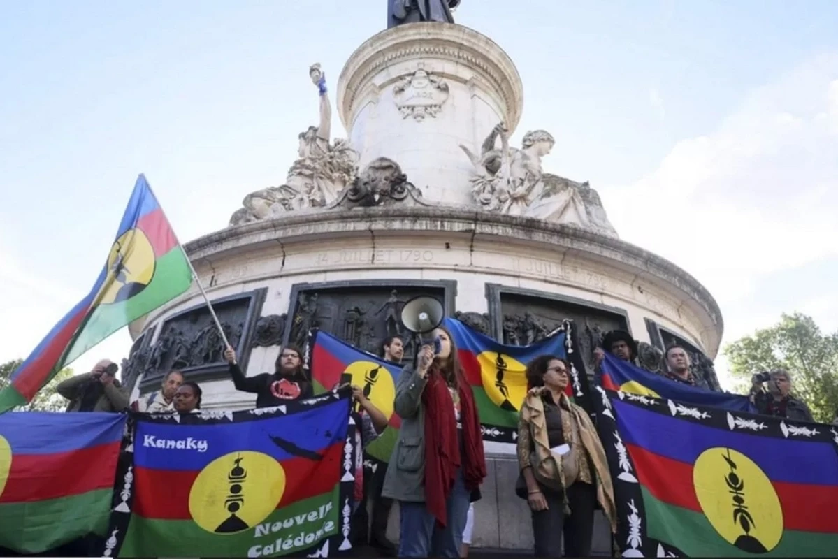 Трибунал Новой Каледонии оштрафовал Францию на миллиарды франков
 