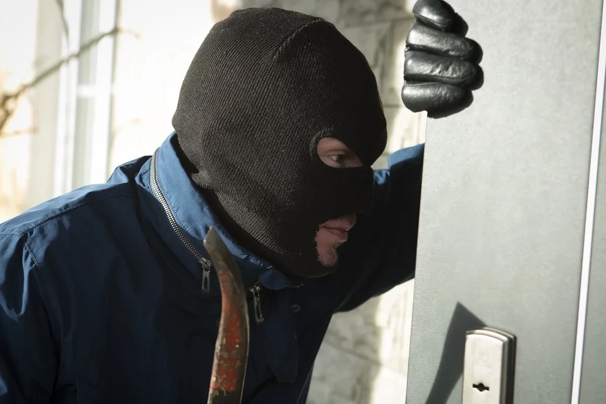 В Баку из известного магазина похитили крупную сумму денег
 