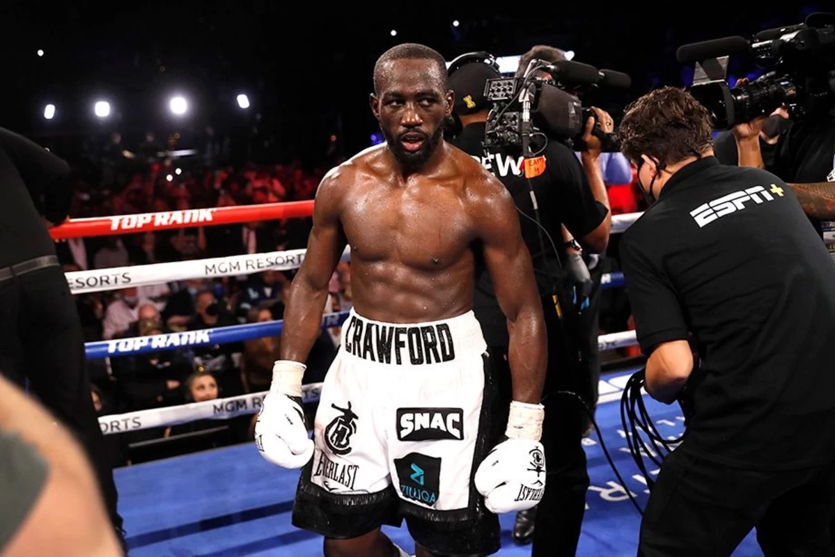 Непобежденный чемпион мира по боксу Кроуфорд завершил карьеру