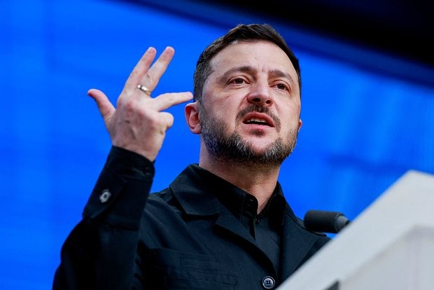 Зеленский отказался убирать стремление в НАТО из Конституции
 