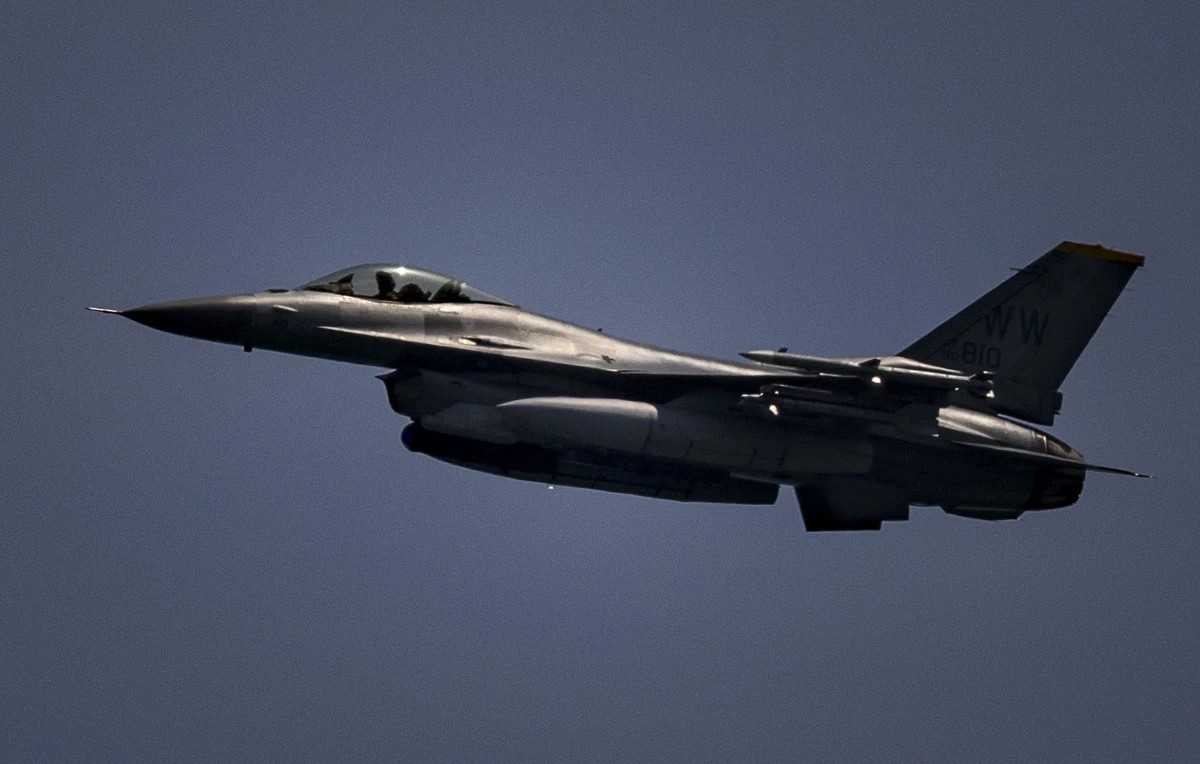 Истребитель ВВС США перехватил приблизившийся к резиденции Трампа самолет
 