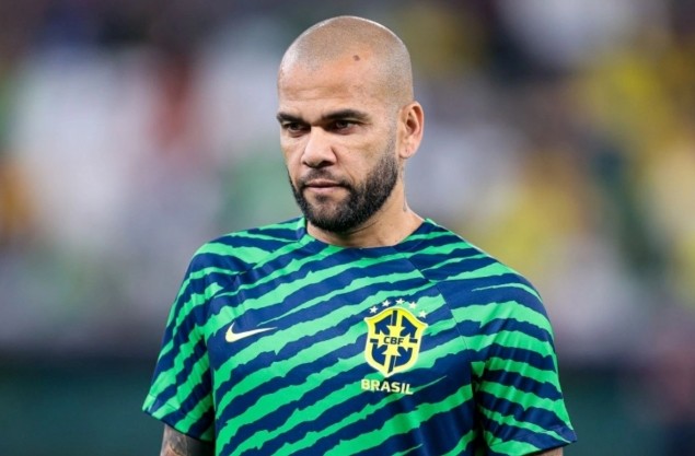 Дани Алвес намерен купить португальский футбольный клуб
 