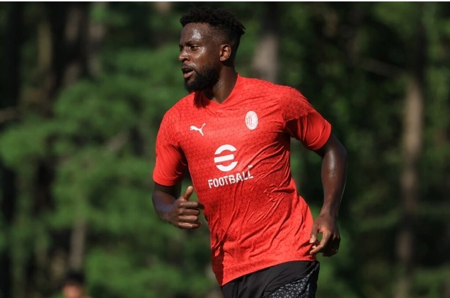 "Милан" расторг контракт с Ориги
 