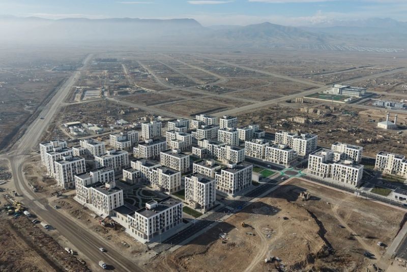 Президент принял участие в открытии второго жилого комплекса в Агдаме и встретился с переселившимися сюда жителями
 