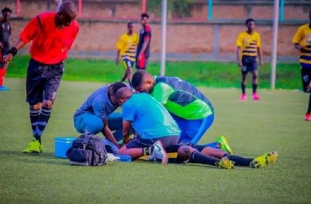 Футболист из Бурунди умер, подавившись монетой во время матча
 