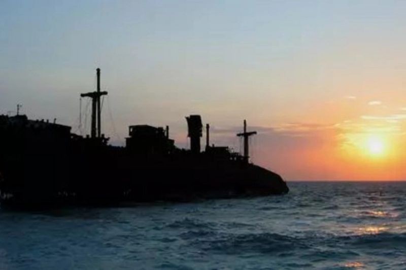 Крупное турецкое судно застряло в Черном море
 