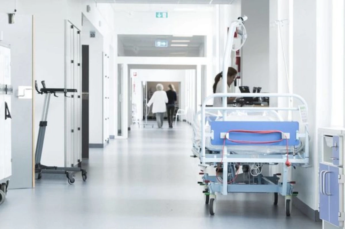 В Баку автомобиль сбил пенсионерку: женщина скончалась в больнице