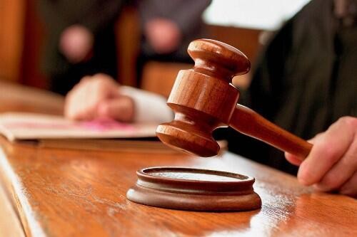 В Евлахе мужчина пытался убить беременную жену из ревности
 