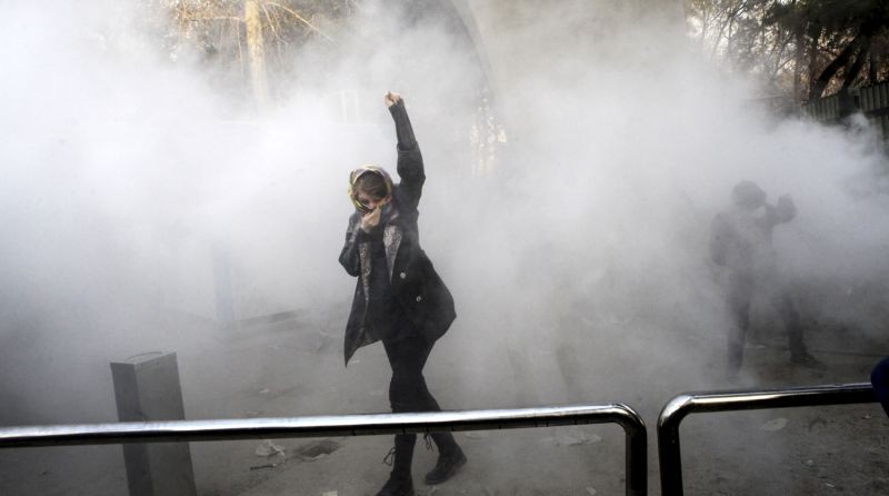 США обвиняют Иран в применении боевиков "Хезболлы" против протестующих, Иран винит внешние силы
 