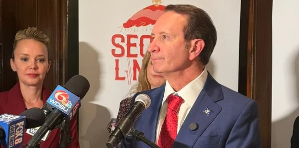 Джефф Лэндри: Дания незаконно оккупировала Гренландию
 